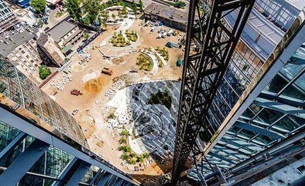 Widok z wieży Warsaw Spire, która powstaje na warszawskiej Woli