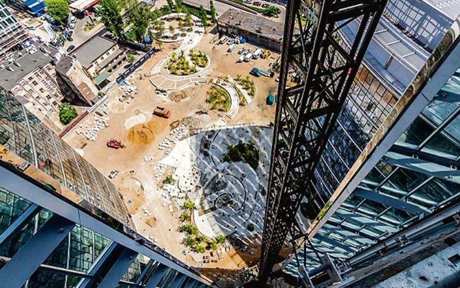 Widok z wieży Warsaw Spire, która powstaje na warszawskiej Woli