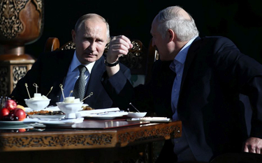 30 czerwca Władimir Putin (z lewej) odwiedził Aleksandra Łukaszenkę w Mińsku, by wziąć udział w zamk