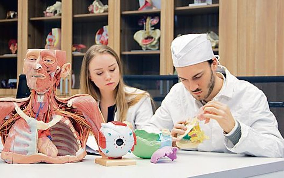 Sale laboratoryjno-dydaktyczne są dobrze wyposażone.