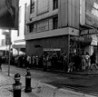 Za czym kolejka ta stoi? W 1977 roku takie obrazki pod kinami na Zachodzie stały się normą. Oczywiśc