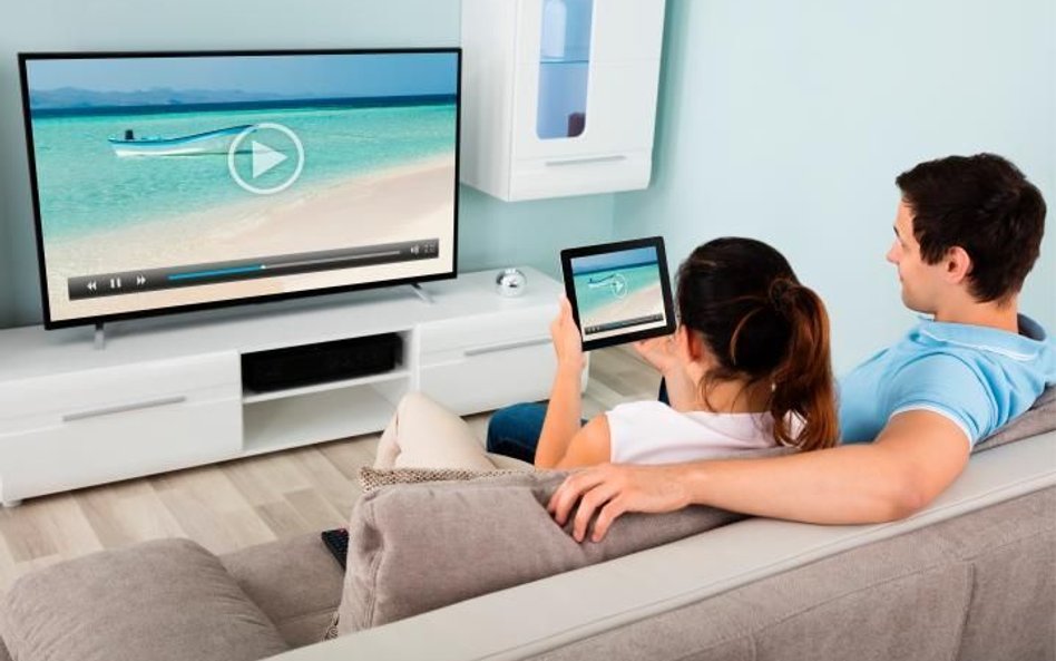 Internetowi widzowie  wciąż jeszcze kupują telewizory
