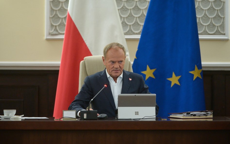 Premier Donald Tusk podczas posiedzenia rządu w siedzibie KPRM w Warszawie