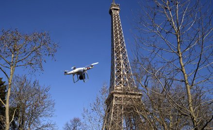 Paryż: Policja nie może używać dronów do śledzenia ludzi