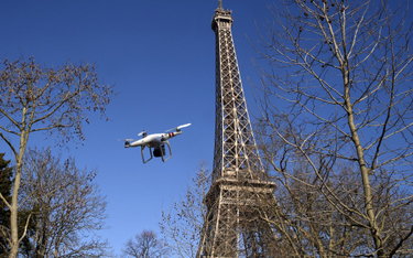 Paryż: Policja nie może używać dronów do śledzenia ludzi