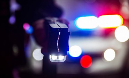 HFPC interweniuje w sprawie użycia paralizatora przez policjantów