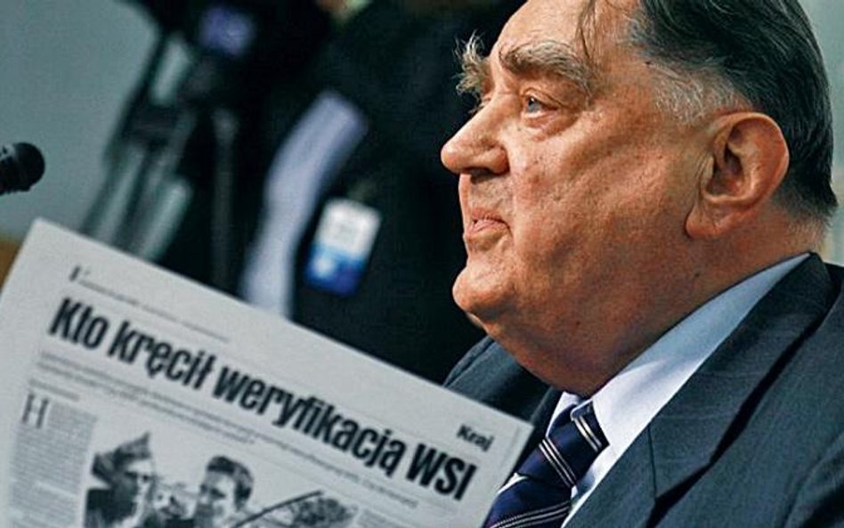 Członkowie komisji WSI pozbawieni certyfikatów