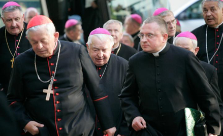 Według biskupów spór o krzyż rozwiąże upamiętnienie ofiar