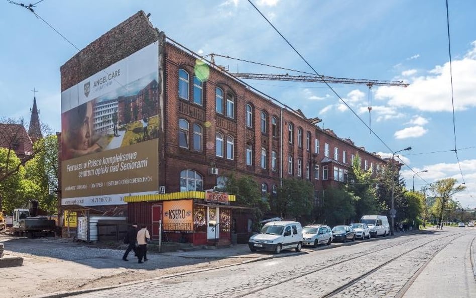 Budynek szpitala przy ul. Dyrekcyjnej we Wrocławiu zmieni się w centrum opieki dla seniorów