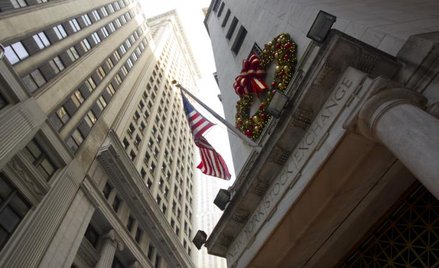 Początek giełdowego tygodnia w zmiennych nastrojach