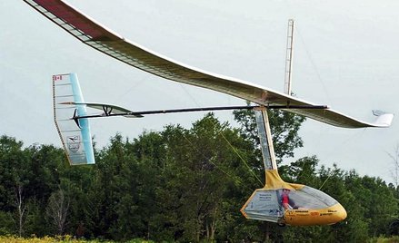 Żeby niezwykły samolot mógł unieść się w powietrze, pilot musiał najpierw schudnąć 8 kilogramów