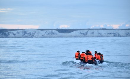 Rekordowy napływ imigrantów do Europy promuje skrajną prawicę