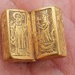 Złota Biblia znaleziona dzięki wykrywaczowi metali