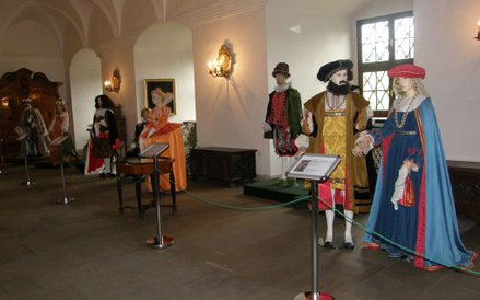 Galeria mody piastowskiej od średniowiecza po barok.