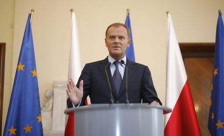 Premier Donald Tusk podczas konferencji prasowej, na której ogłosił decyzję w sprawie zmian w rządzi