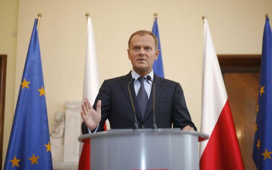 Premier Donald Tusk podczas konferencji prasowej, na której ogłosił decyzję w sprawie zmian w rządzi