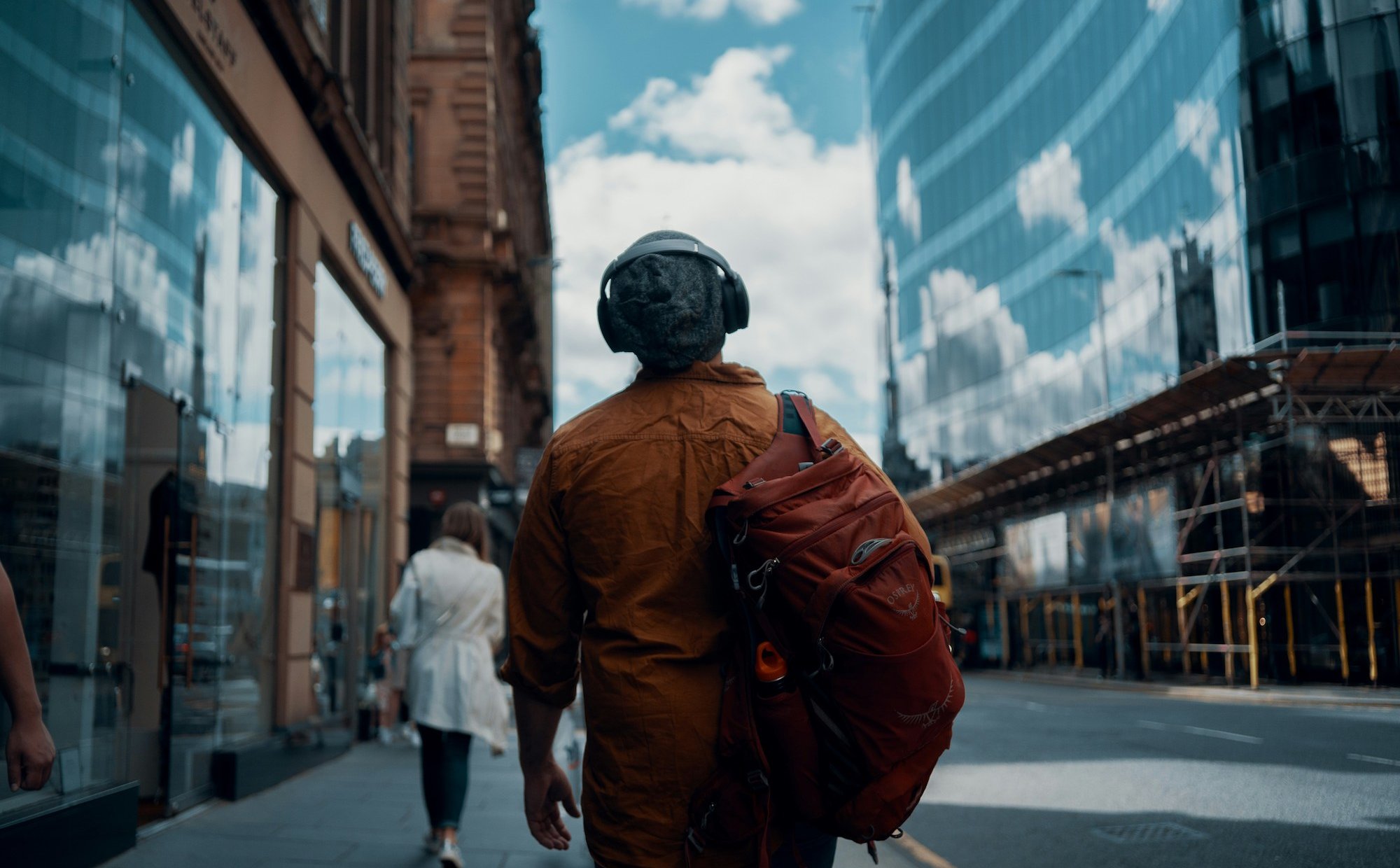 Niebezpieczne chemikalia wykryte w słuchawkach. „Migrują do organizmu człowieka”