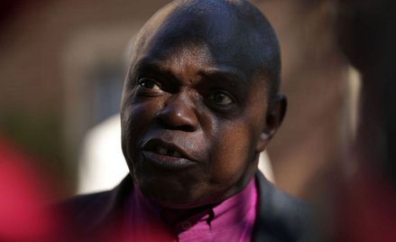 Mugabe odszedł, więc arcybiskup Yorku założył koloratkę