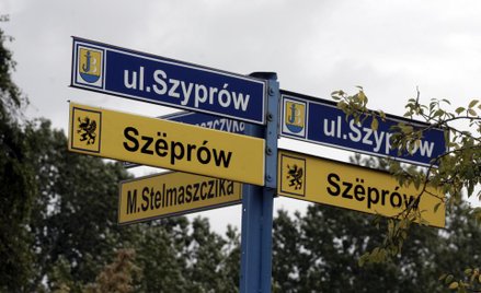 Jastarnia. Dwujęzyczne drogowskazy