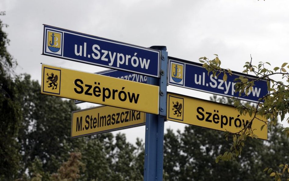 Jastarnia. Dwujęzyczne drogowskazy