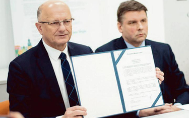 Podpisanie lubelskich „Standardów pieszych”. Na zdjęciu Andrzej Brzeziński z prezydentem Lublina Krz