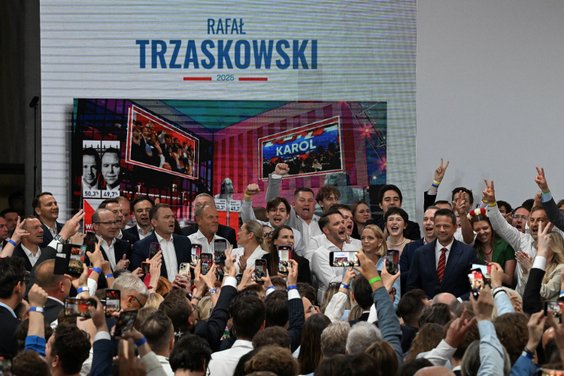 Na wieczorze wyborczym Rafała Trzaskowskiego był m.in. premier Donald Tusk