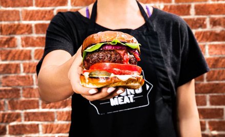 Wegański „krwisty” burger podbija USA. Wspierają go Bill Gates i Leonardo DiCaprio