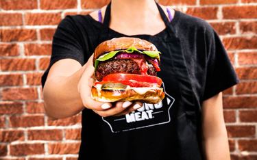 Wegański „krwisty” burger podbija USA. Wspierają go Bill Gates i Leonardo DiCaprio