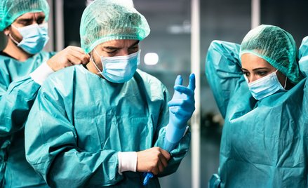 Szef zakaże powrotu do domu po pracy i skoszaruje pracowników