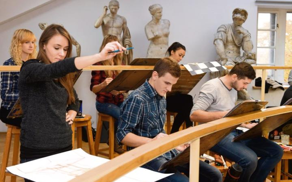 Politechnika Krakowska kształci ponad 14 tys. studentów, prawie połowa to kobiety