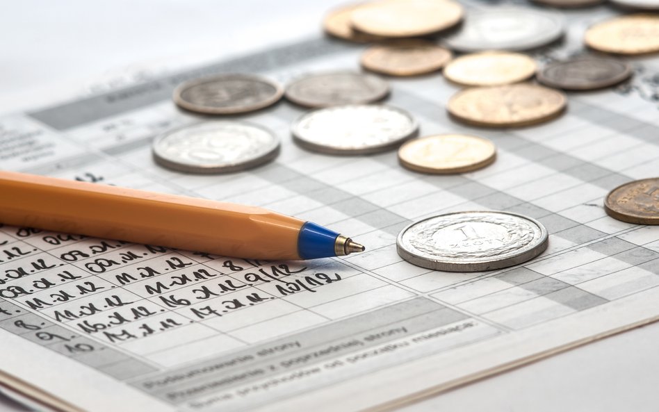 Papierowa księga przychodów i rozchodów nie odchodzi jeszcze do lamusa. Ministerstwo Finansów potwierdza