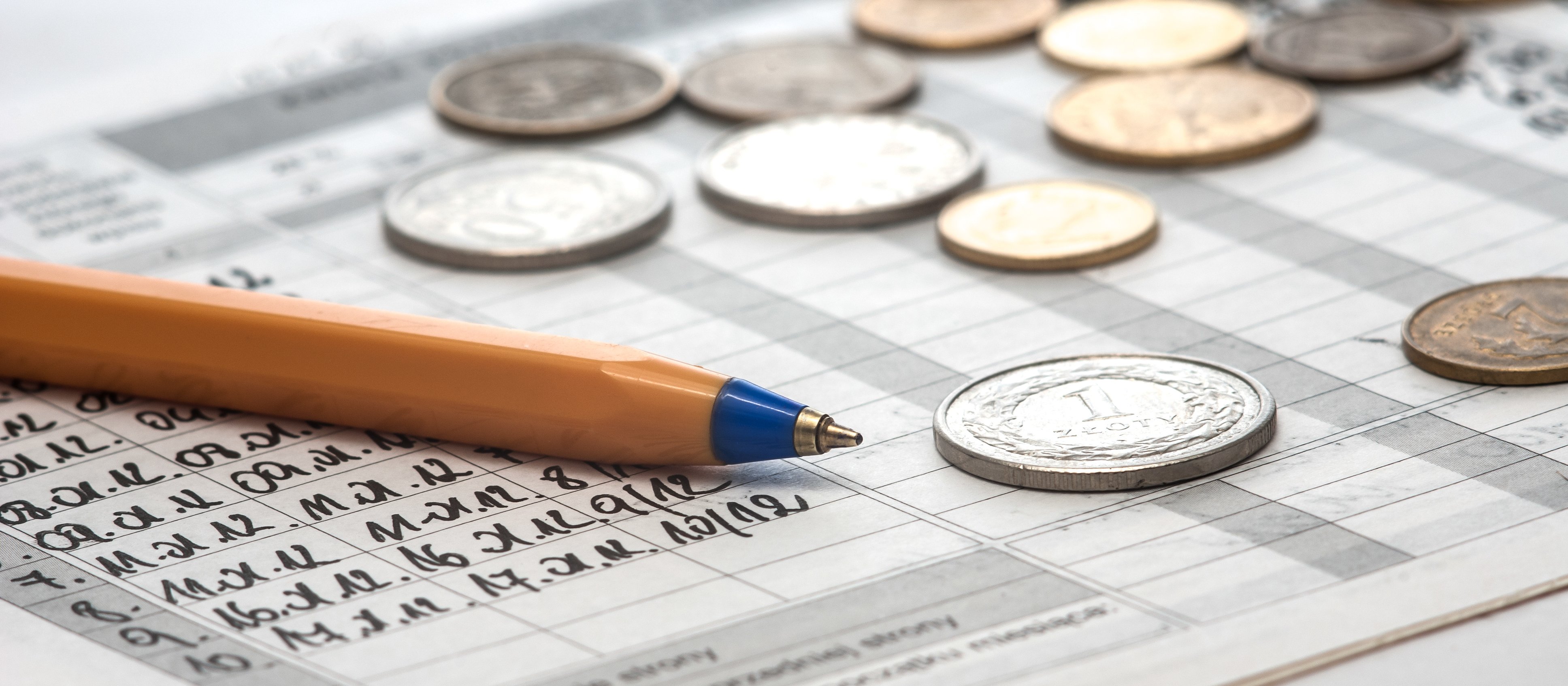 Papierowa księga przychodów i rozchodów nie odchodzi jeszcze do lamusa. Ministerstwo Finansów potwierdza