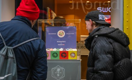 Zainteresowanie współpracą Swatcha z marką Audemars Piguet było tak duże, że w wielu krajach salony 