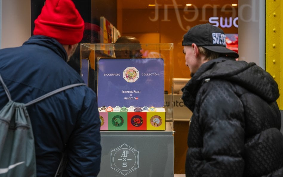 Zainteresowanie współpracą Swatcha z marką Audemars Piguet było tak duże, że w wielu krajach salony 