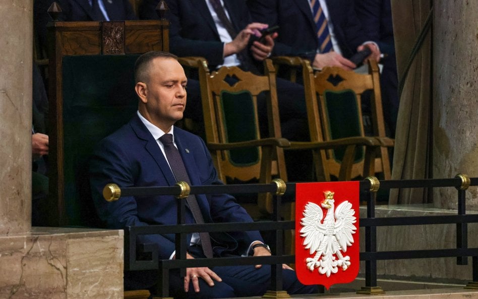 Prezydent RP Karol Nawrocki na sali obrad sejmu.