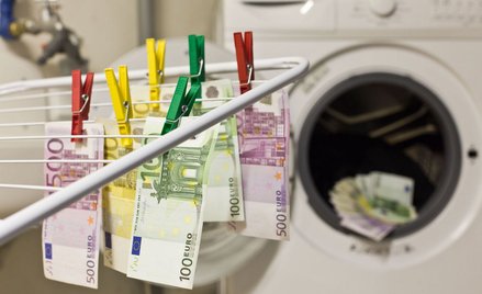 Trudniej będzie wkrótce wyprać pieniądze - Sejm uchwalił nowelizację ustawy o przeciwdziałaniu prani