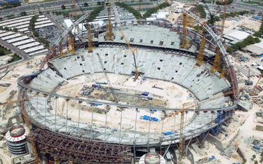 Katar buduje stadiony na mistrzostwa świata w piłce nożnej w 2022 r. Na trzech z nich krzesełka zamo