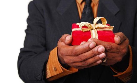 Prezent od pracodawcy nie zawsze jest przychodem pracownika