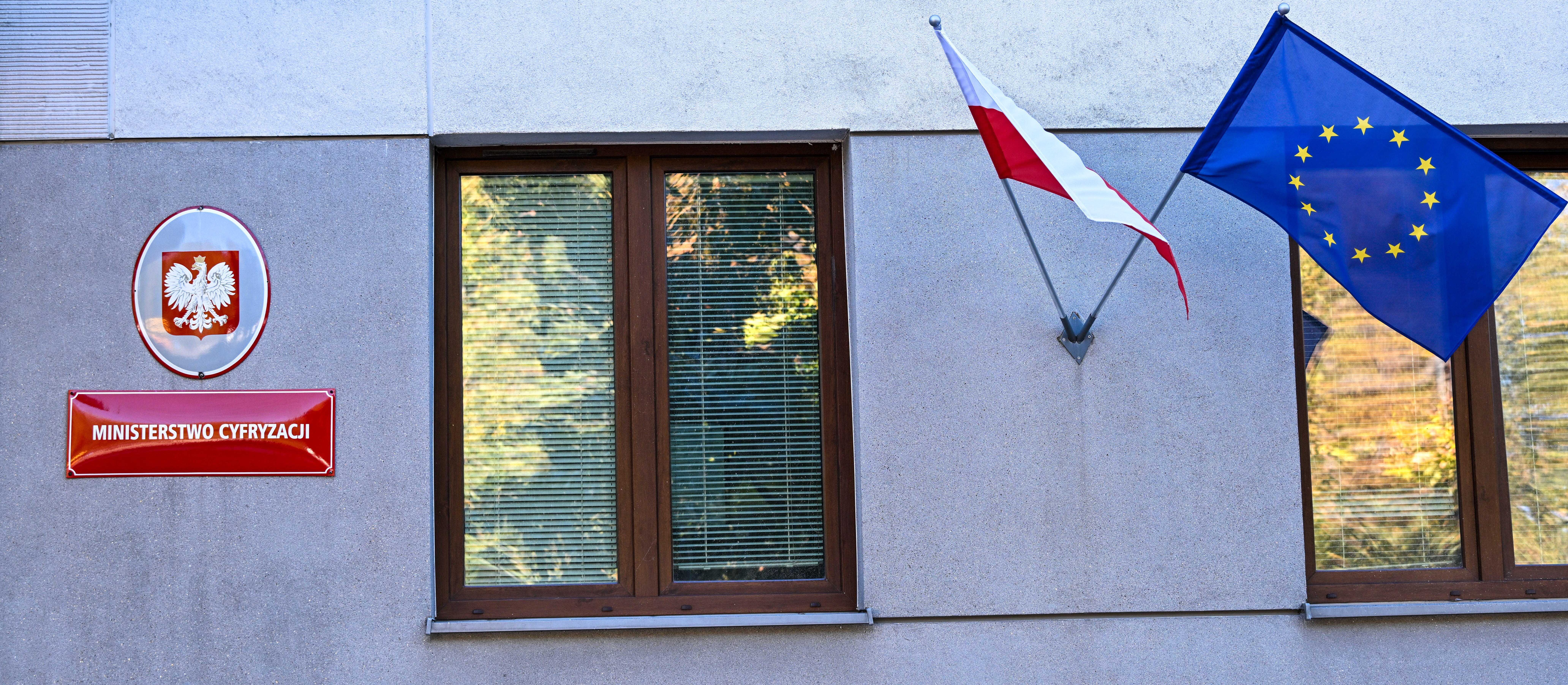 Miało być bezpiecznie, będzie oszczędnie. Rząd majstruje przy cyberbezpieczeństwie