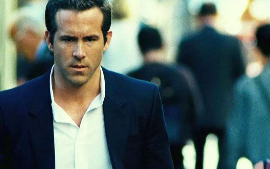 Ryan Reynolds sprzedał swój dżin za 610 mln dolarów