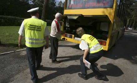 Inspektor nie bardzo może nałożyć karę, gdy naruszenie kierowcy wykryje dopiero podczas kontroli w f