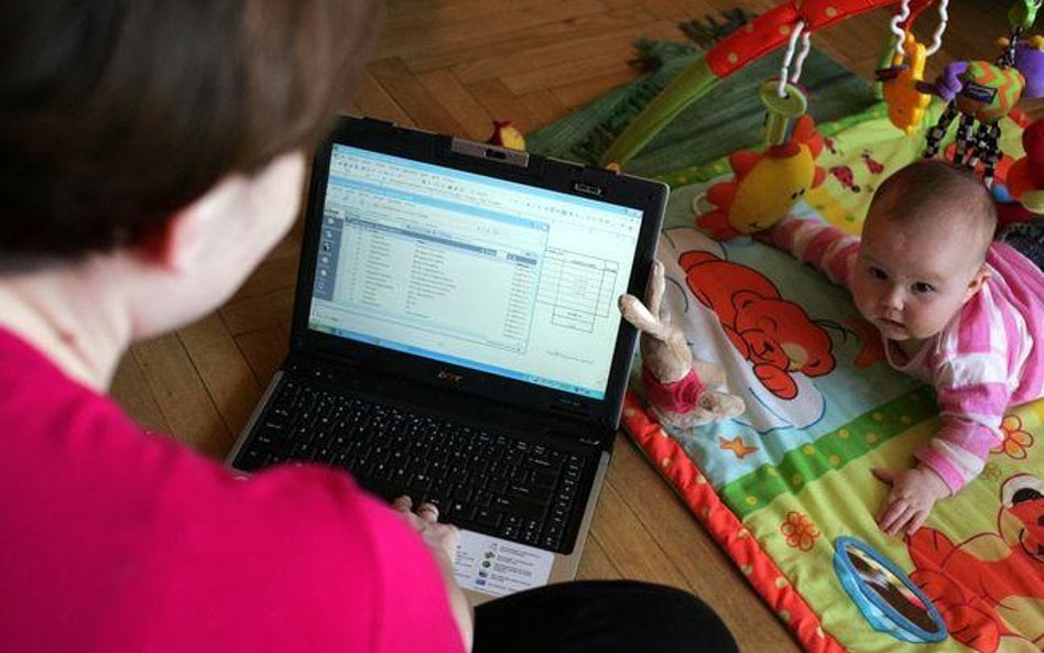 Możliwość zawieszenia firmy czy rezygnacji z kontraktu na czas zajmowania się dzieckiem to krok w do