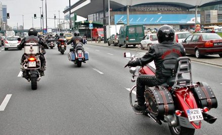 Większość motocyklistów jeździ bezpiecznie – twierdzą policjanci. Wielu pada jednak ofiarą nieuważny