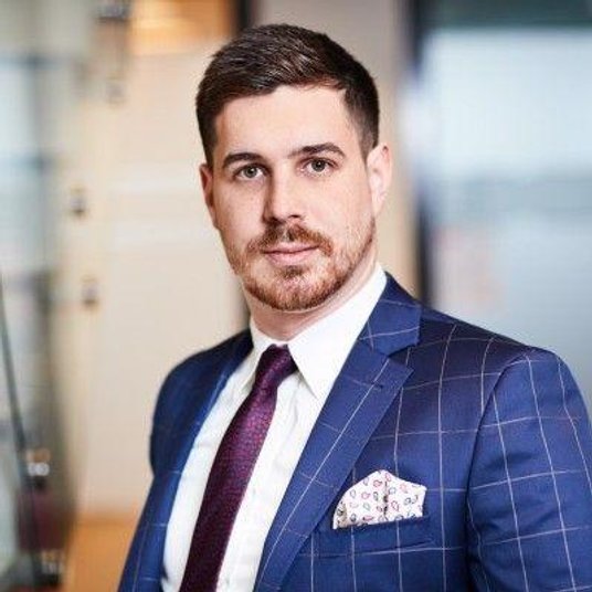 Aleksander Skirpan, adwokat, ekspert z zakresu prawa spółek oraz transakcji M&A w Kancelarii RKKW