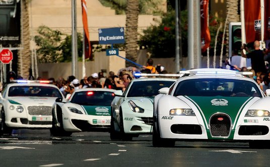 Radiowozy policji w Dubaju