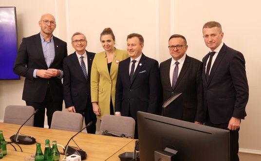 Do prezydium komisji weszli (od lewej): Jakub Rutnicki, Tadeusz Tomaszewski, Małgorzata Niemczyk, Kr