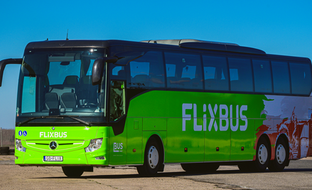 FlixBus wjeżdża do Poczty Polskiej. Znaczki, koperty i... bilety na autobus