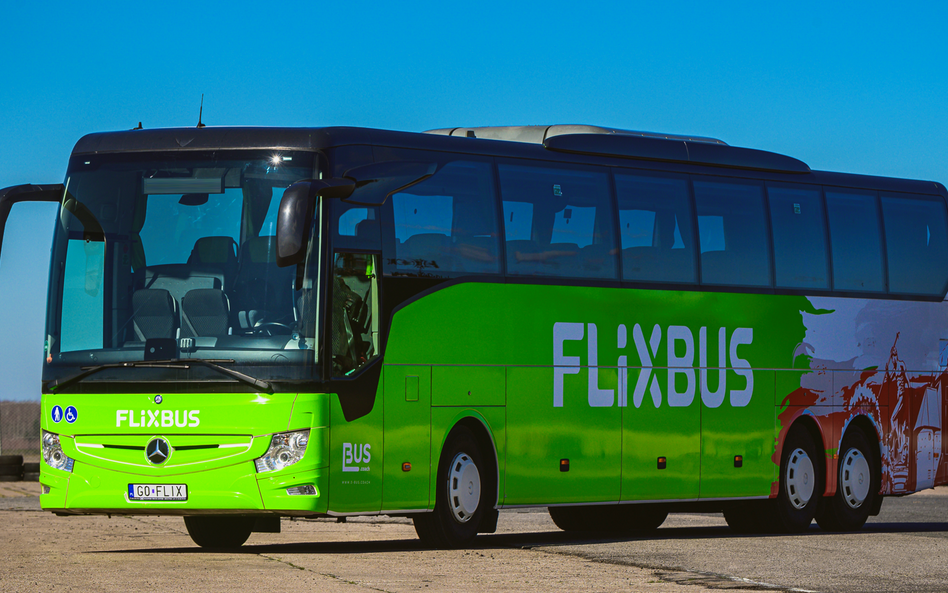 FlixBus wjeżdża do Poczty Polskiej. Znaczki, koperty i... bilety na autobus