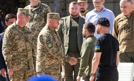 Prezydent Ukrainy Wołodymyr Zełenski oraz ówczesny dowódca Sił Zbrojnych Ukrainy gen. Wałerij Załużn