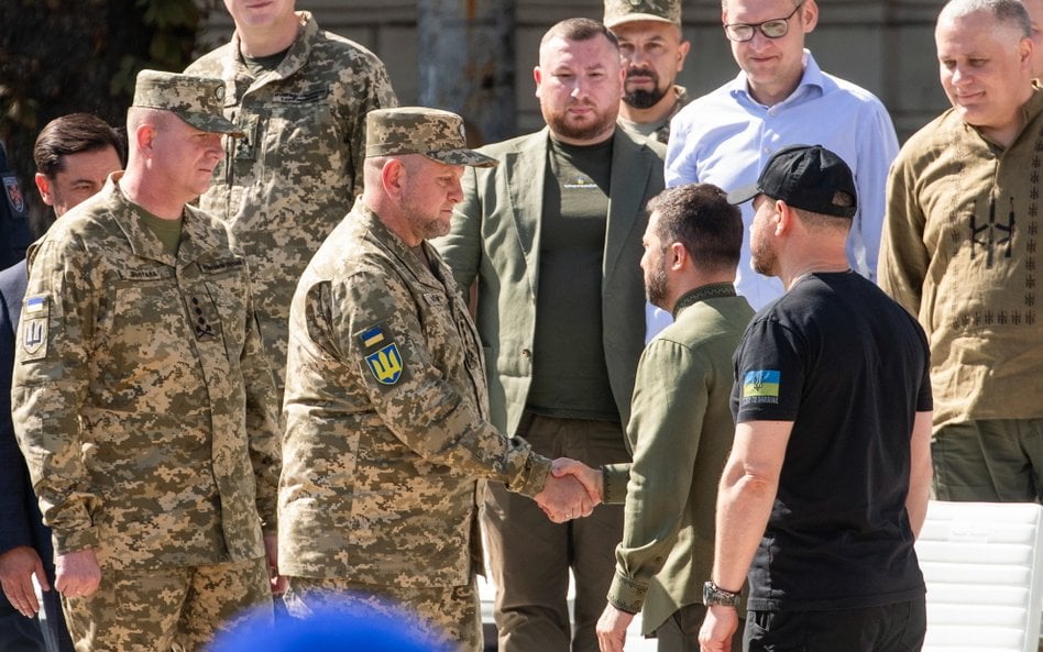 Prezydent Ukrainy Wołodymyr Zełenski oraz ówczesny dowódca Sił Zbrojnych Ukrainy gen. Wałerij Załużn